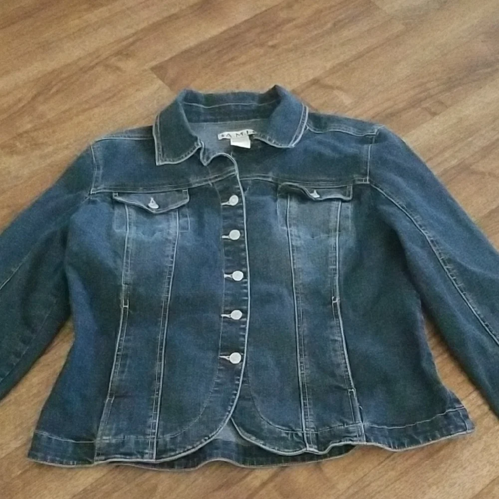 Ami Blue Jean Jacket Cropped Style - Picture 1 of 7